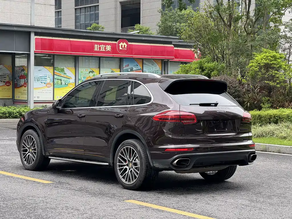Porsche Cayenne — миниатюра 9