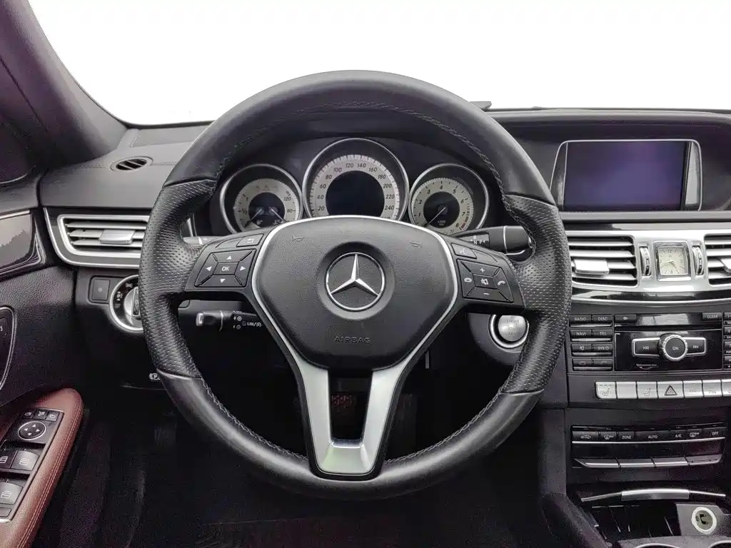Mercedes-Benz E-Class — миниатюра 11