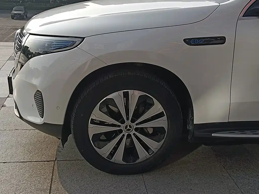 Mercedes-Benz EQC — миниатюра 4