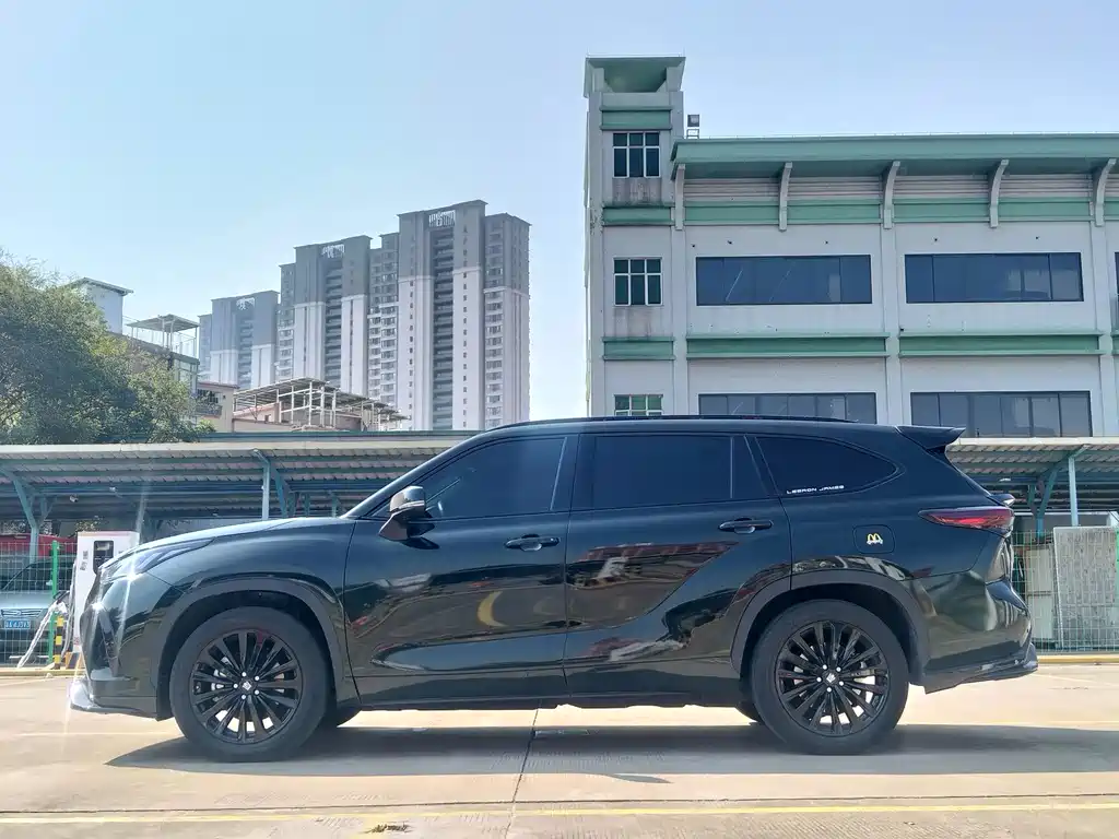 Toyota Crown Kluger — миниатюра 20