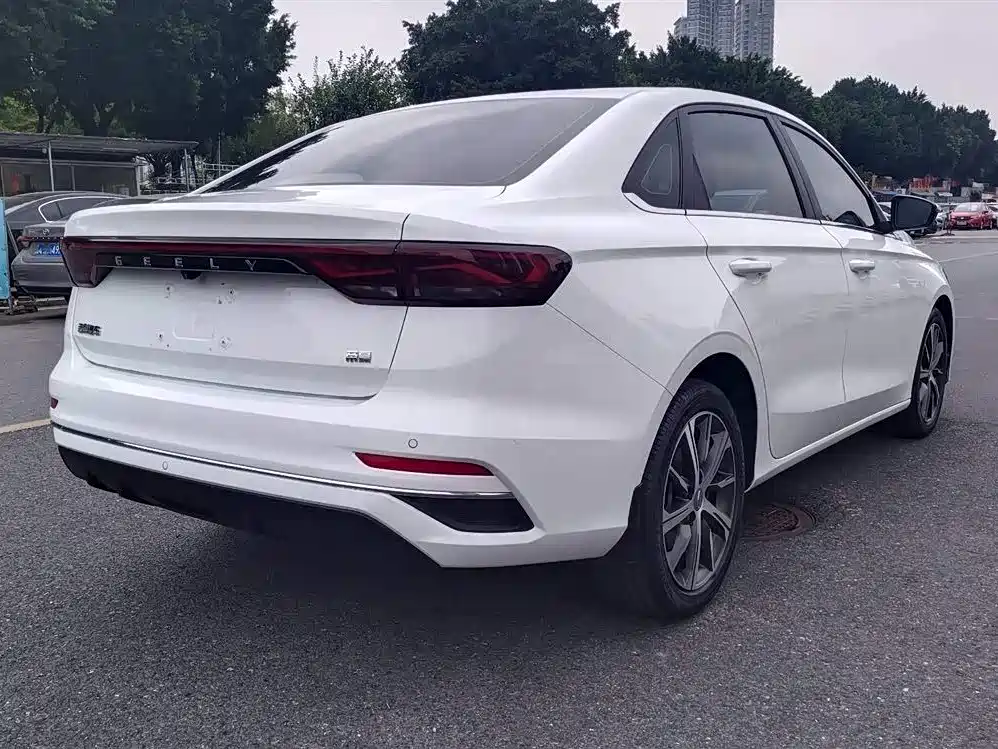 Geely Emgrand — миниатюра 11