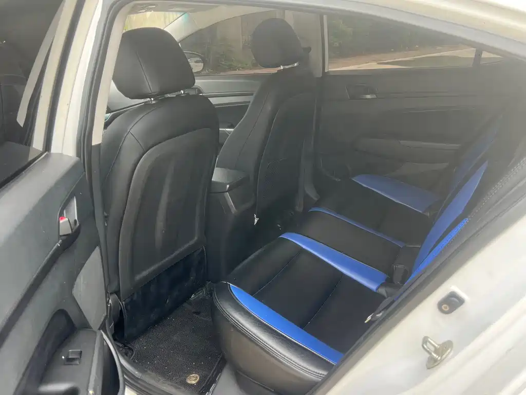 Hyundai Elantra — миниатюра 5