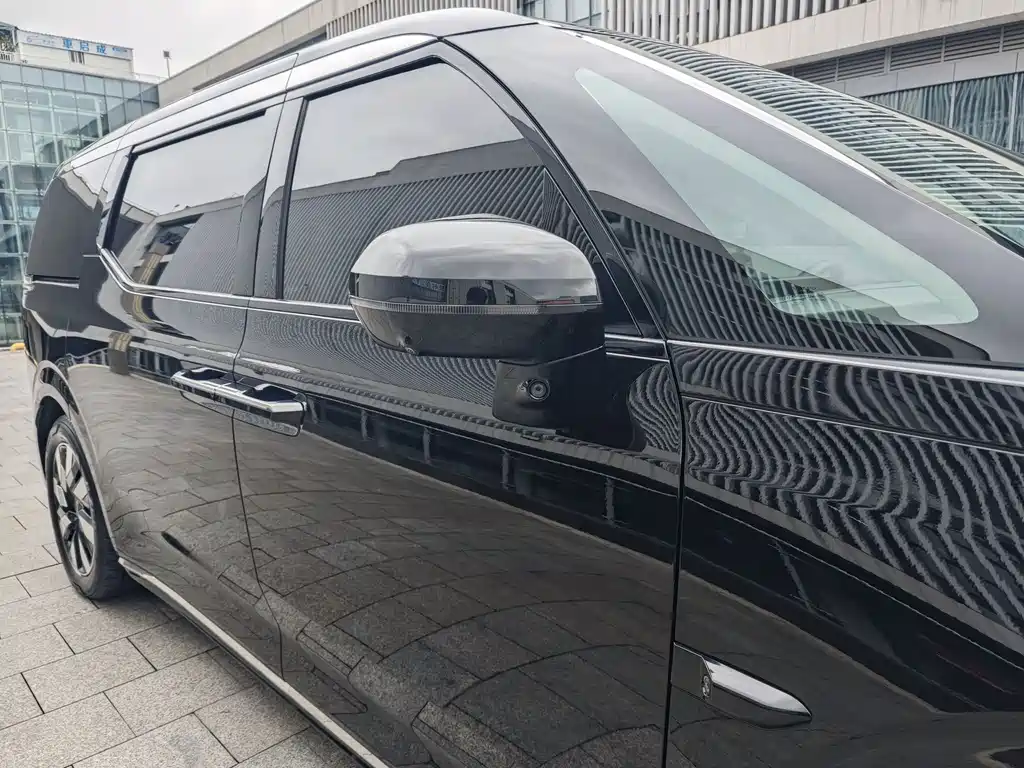 Volvo EM90 — миниатюра 4