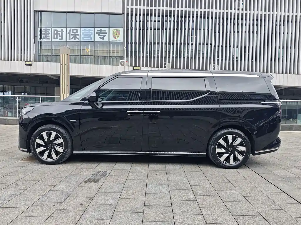 Volvo EM90 — миниатюра 13