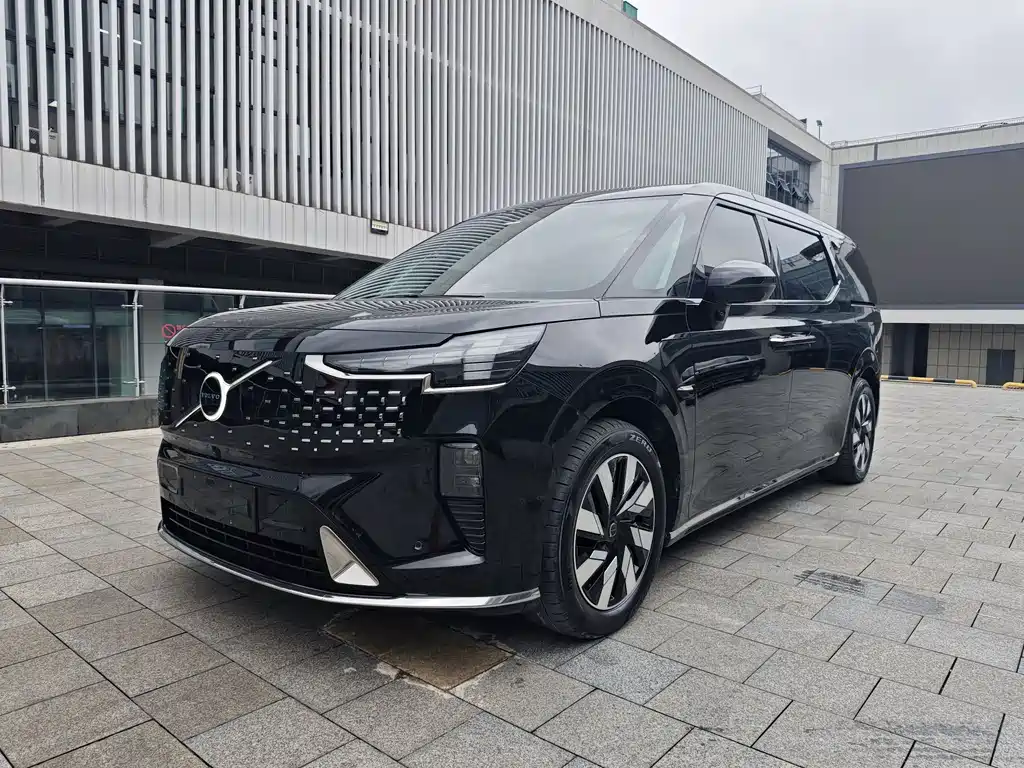 Volvo EM90