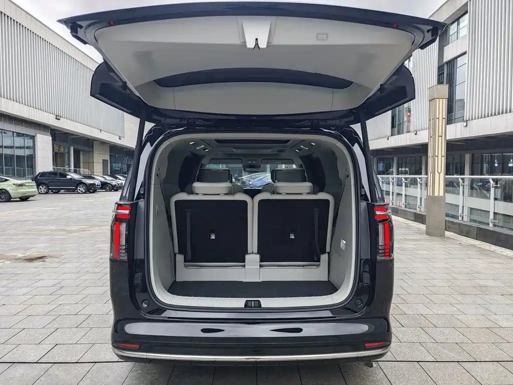 Volvo EM90 — миниатюра 19