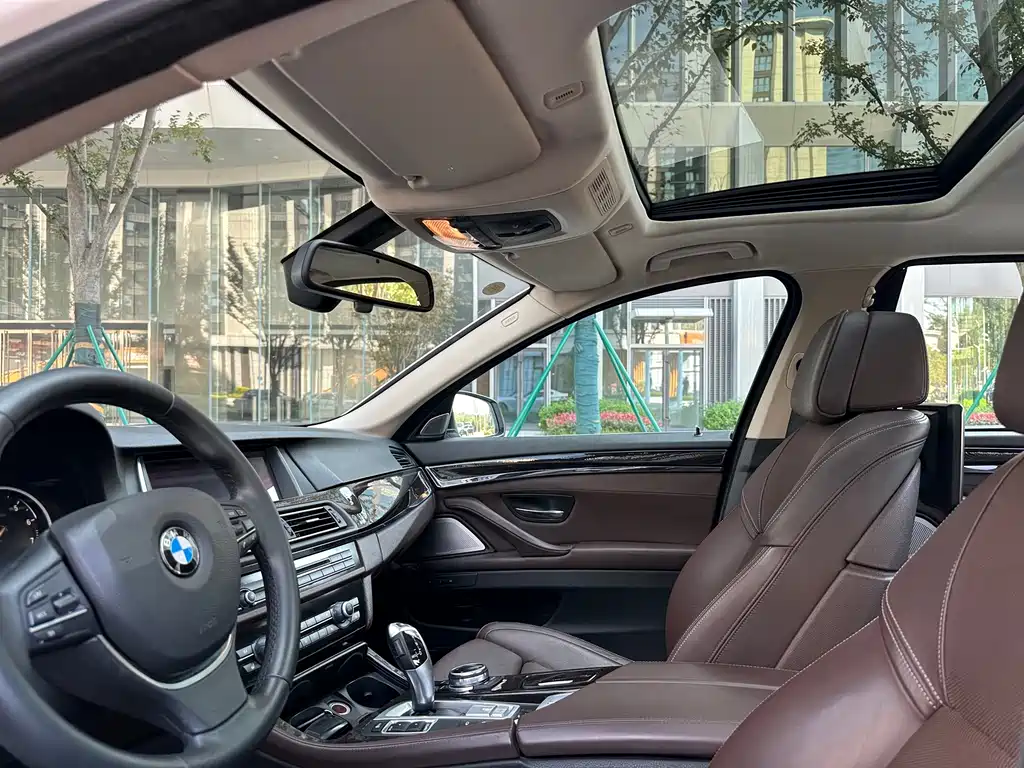 BMW 5 Series — миниатюра 19