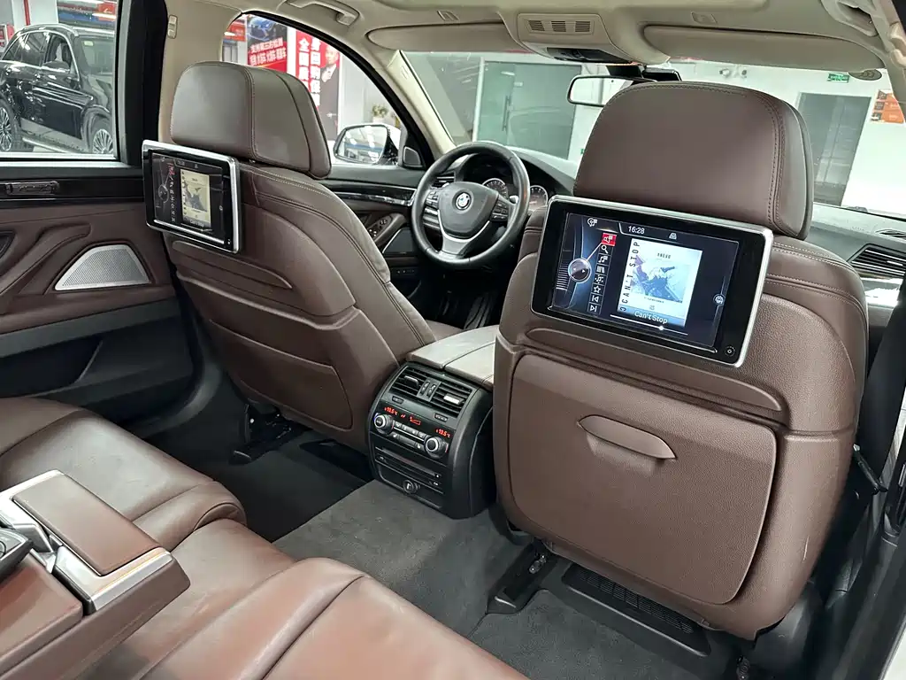BMW 5 Series — миниатюра 34
