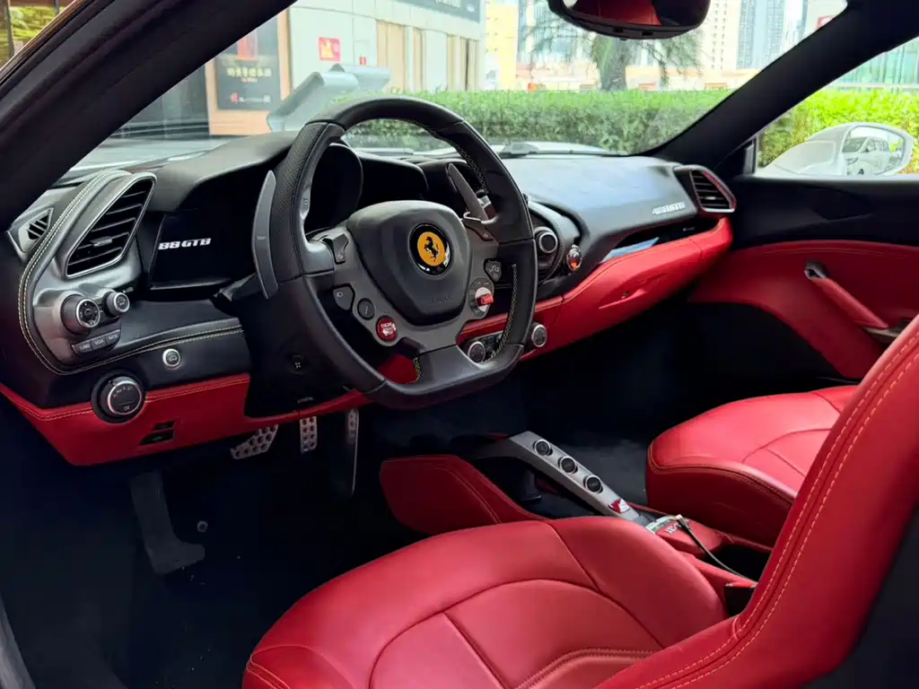 Ferrari 488 — миниатюра 6