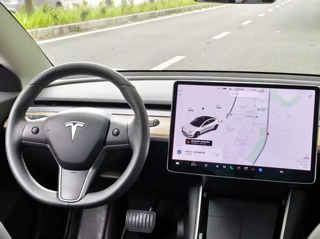 Tesla Model 3 — миниатюра 7