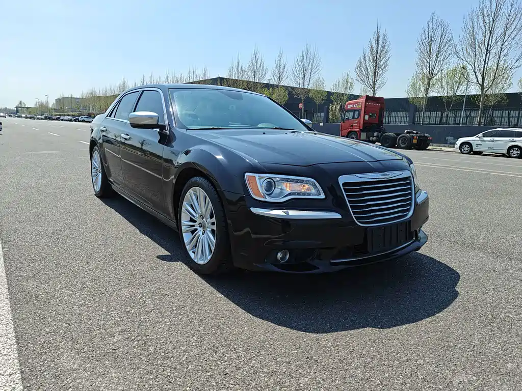 Chrysler 300C — миниатюра 3