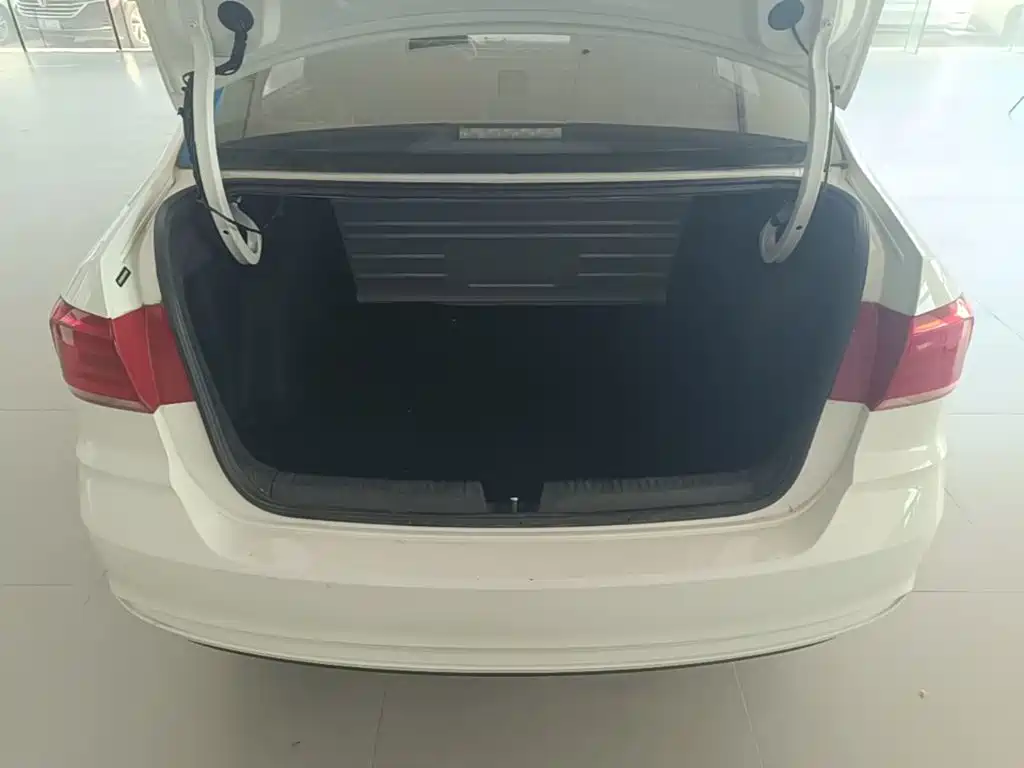 Volkswagen Santana — миниатюра 19