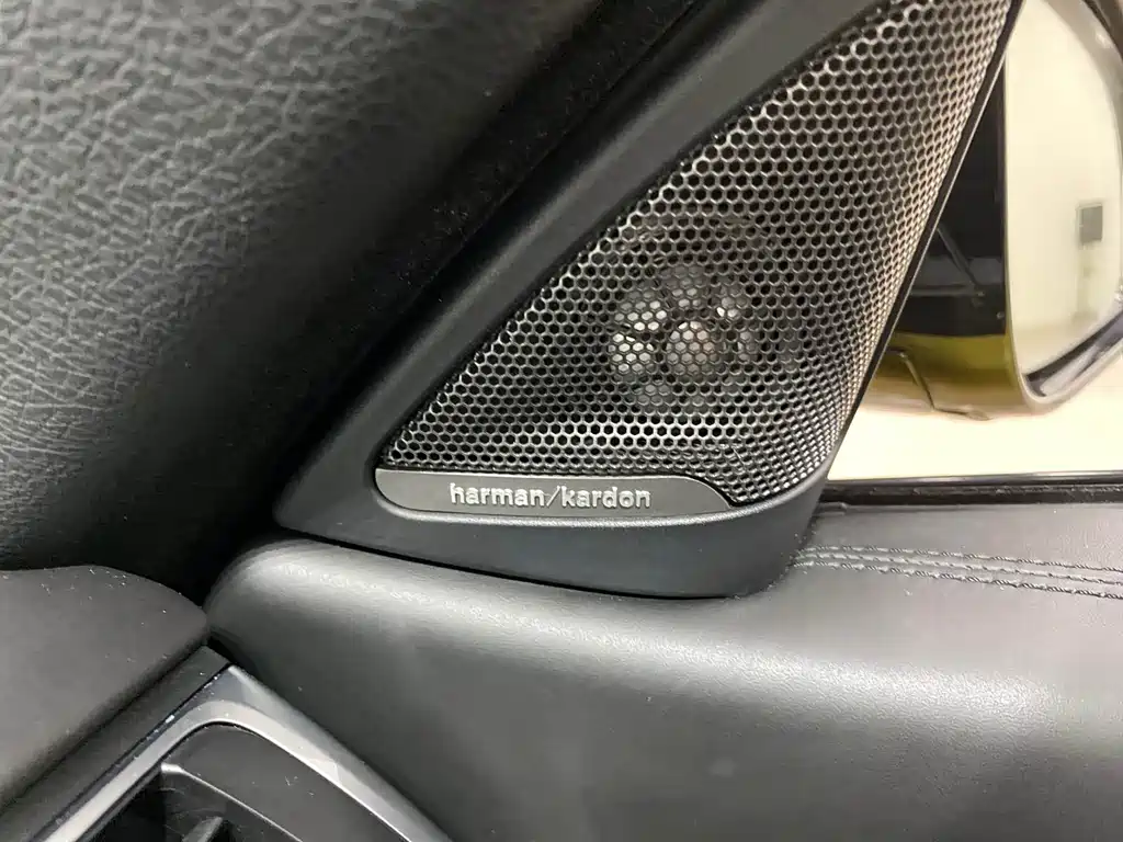BMW M4 — миниатюра 11