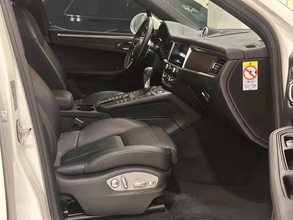 Porsche Macan — миниатюра 12
