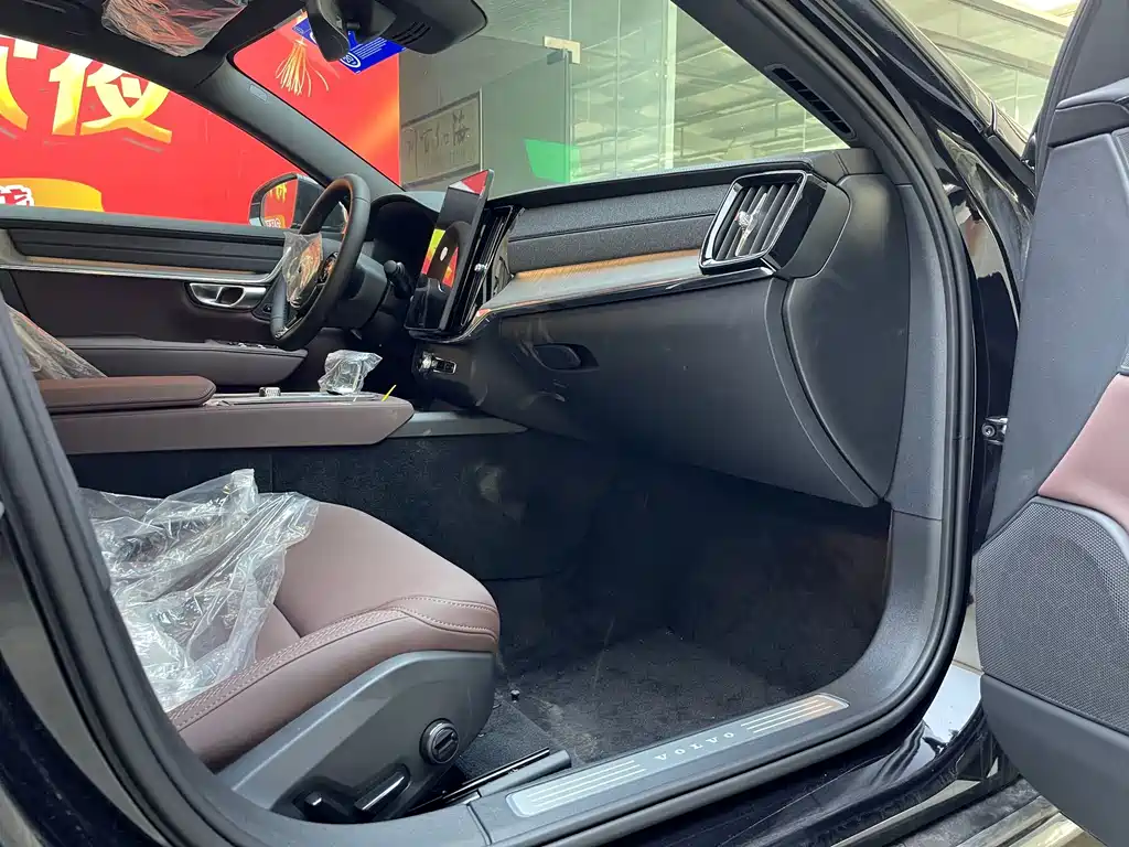 Volvo S90 — миниатюра 3