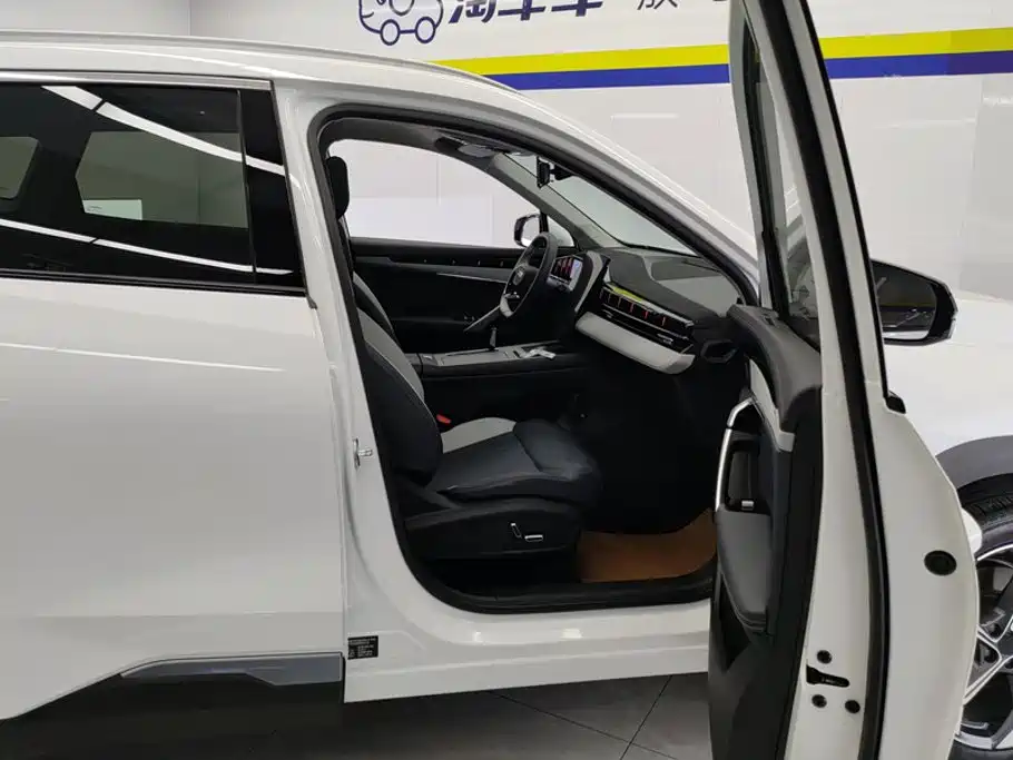 Geely Boyue L — миниатюра 8