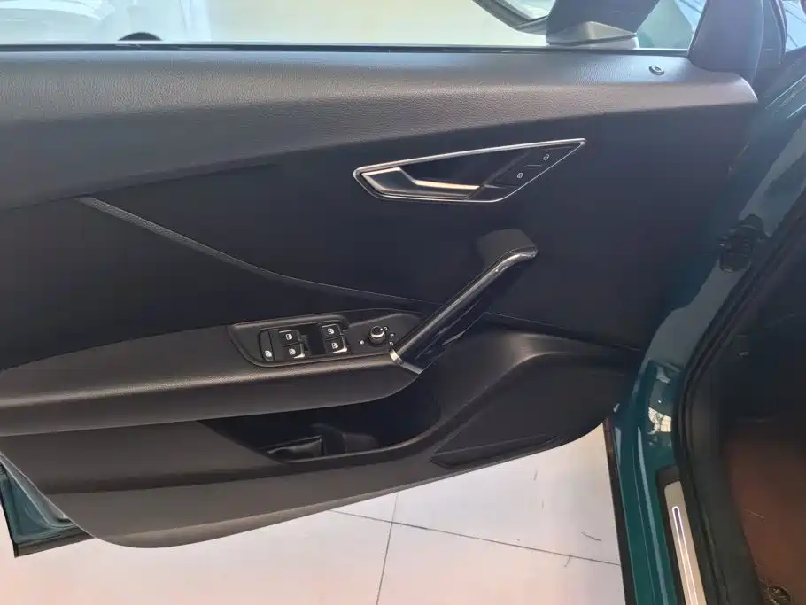 Audi Q2L — миниатюра 7