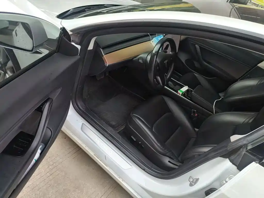 Tesla Model 3 — миниатюра 16