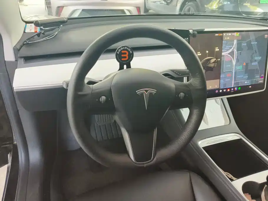 Tesla Model 3 — миниатюра 15