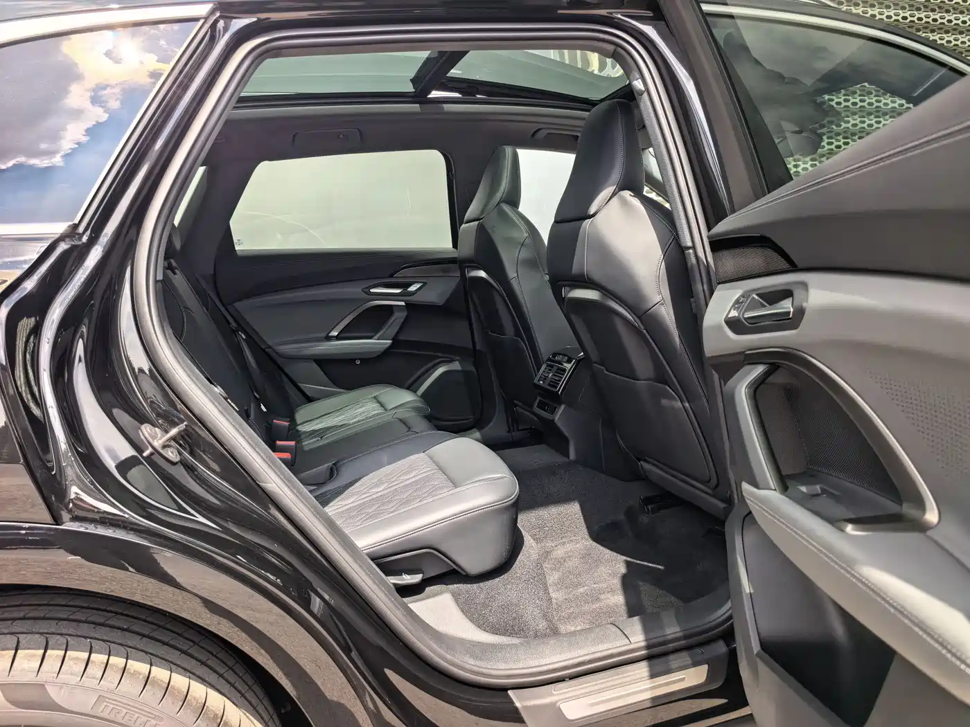 Audi Q5L id 4589487 из Китая 13