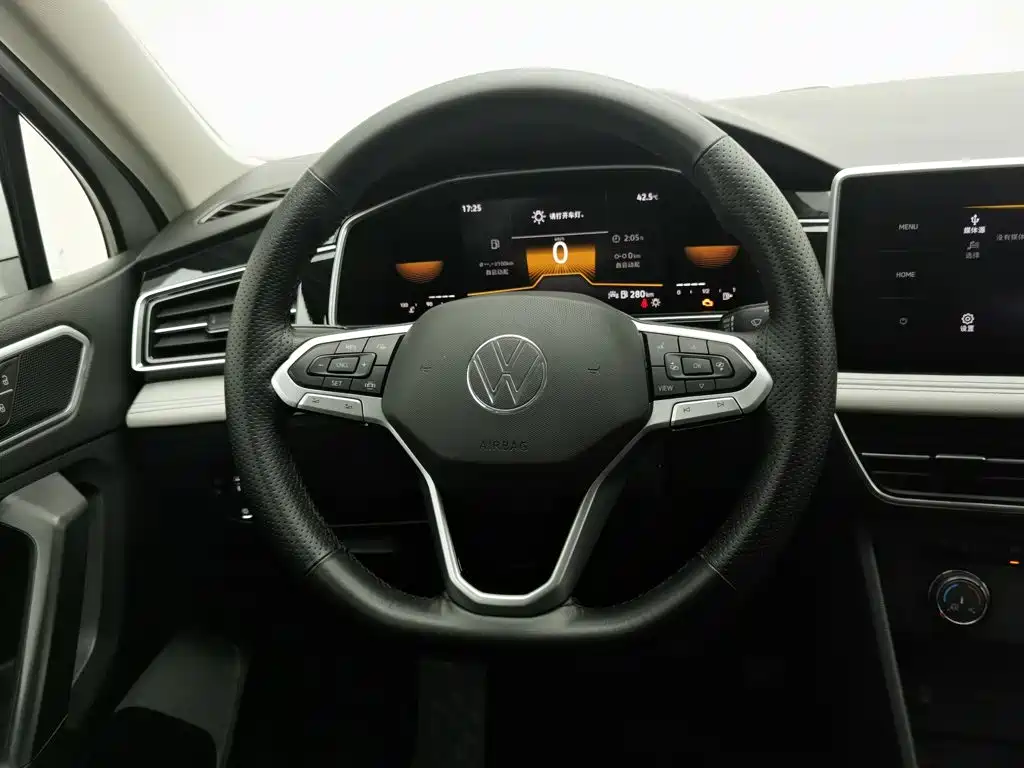 Volkswagen Tiguan L — миниатюра 11