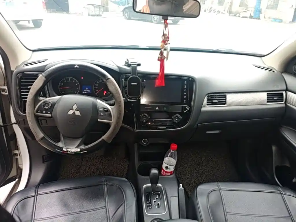 Mitsubishi Outlander — миниатюра 10