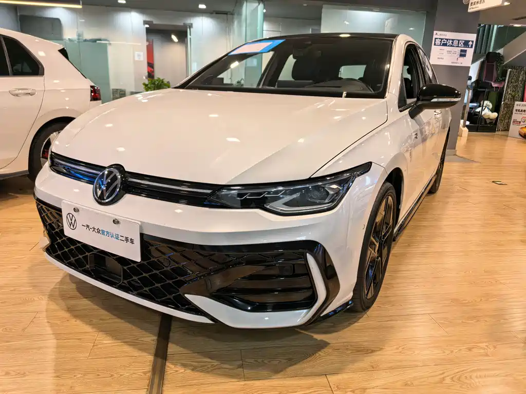 Volkswagen Golf 2025 300TSI R-Line