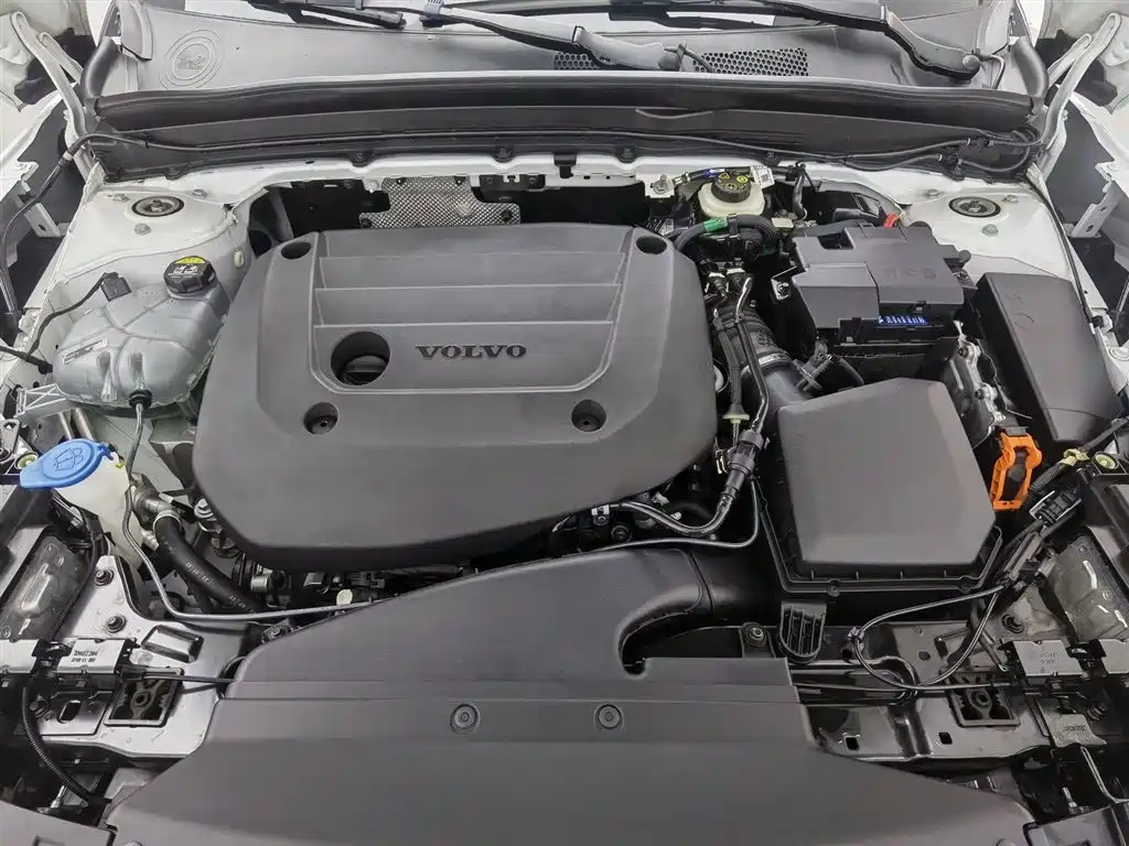 Volvo XC40 2024 B3 Luxury