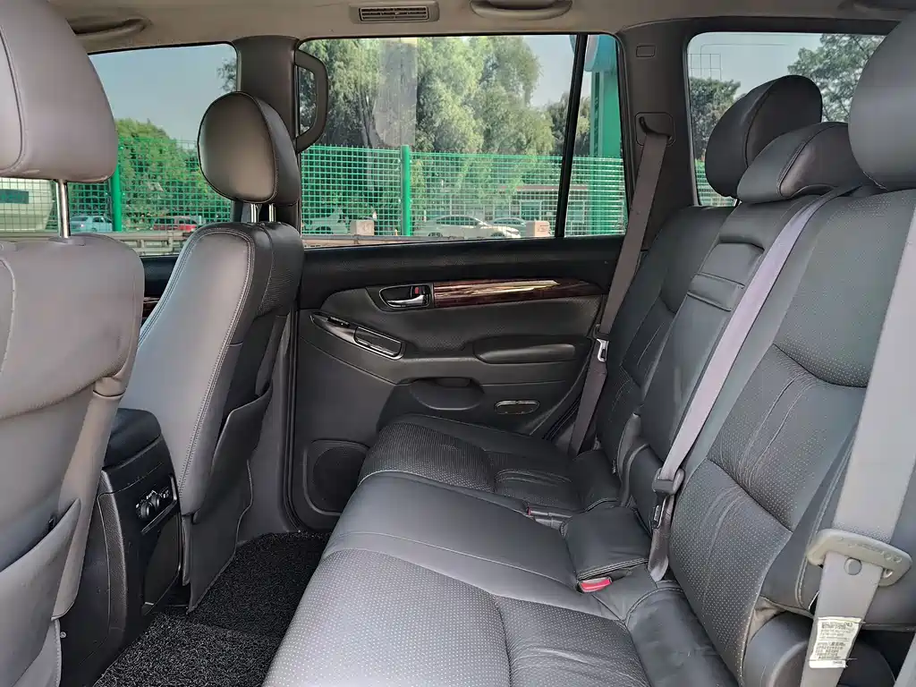 Toyota Land Cruiser Prado 2005 4.0L AT GX Luxury