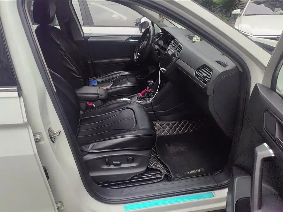 Volkswagen Tiguan L L 2019 330TSI AT Luxury V