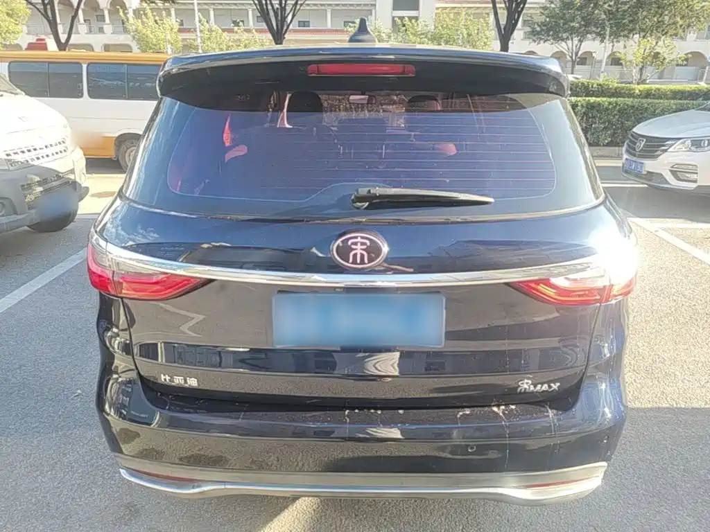BYD MAX — миниатюра 6