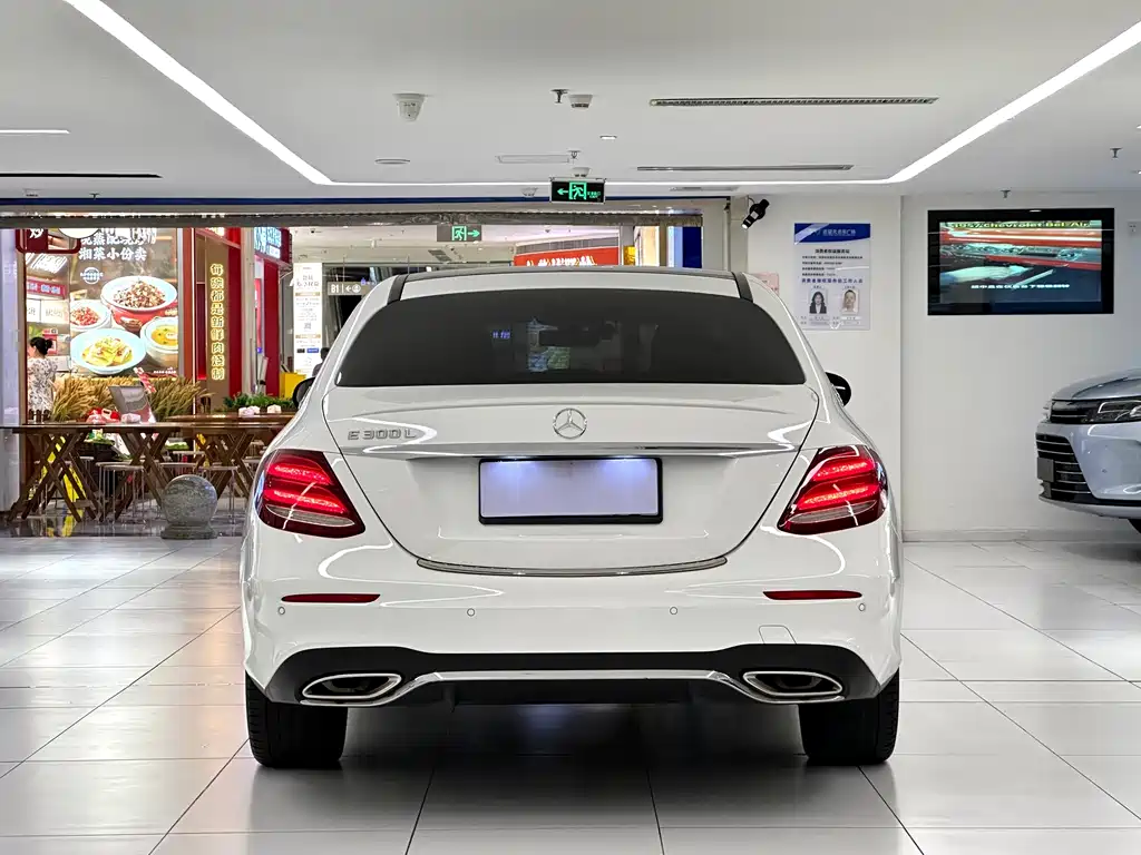 Mercedes-Benz E-Class — миниатюра 6