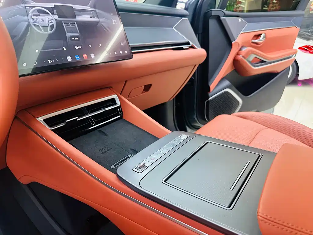 BYD Tang L - фото 19