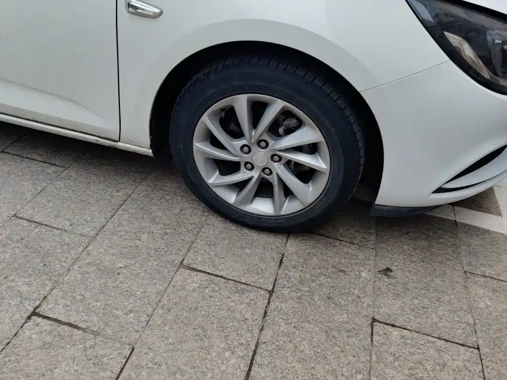 Buick Verano — миниатюра 8