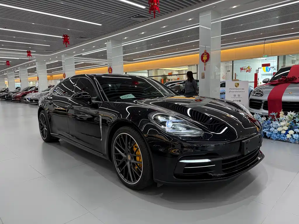 PORSCHE PANAMERA