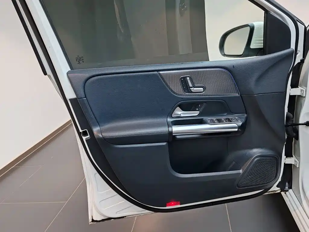 Mercedes-Benz B-Class — миниатюра 13