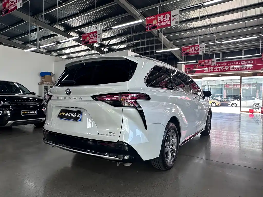 Toyota Sienna — миниатюра 7