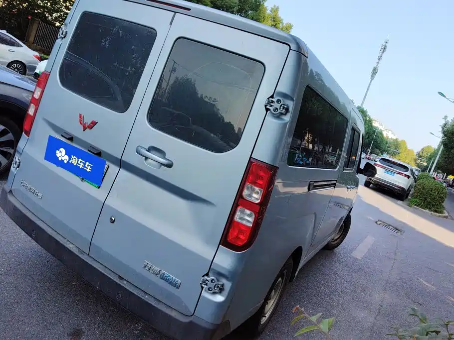 Wuling Yangguang — миниатюра 3