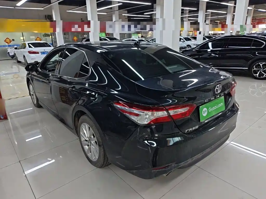 Toyota Camry — миниатюра 5