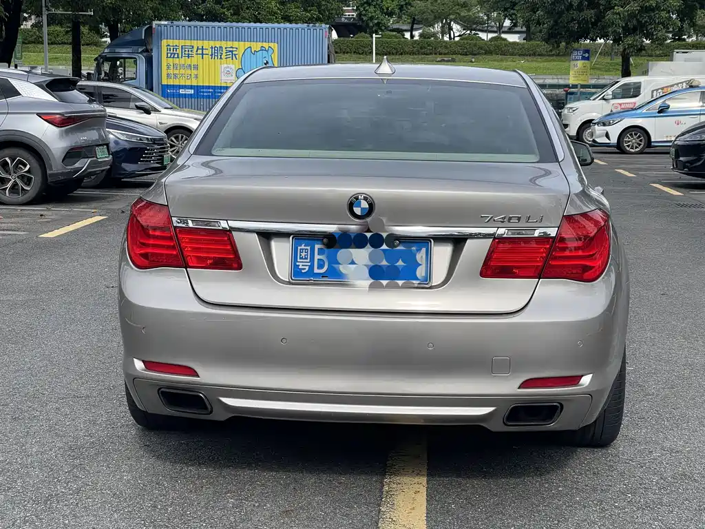 BMW 7 Series — миниатюра 3