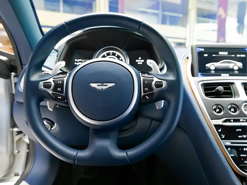 Aston Martin DB11 — миниатюра 13