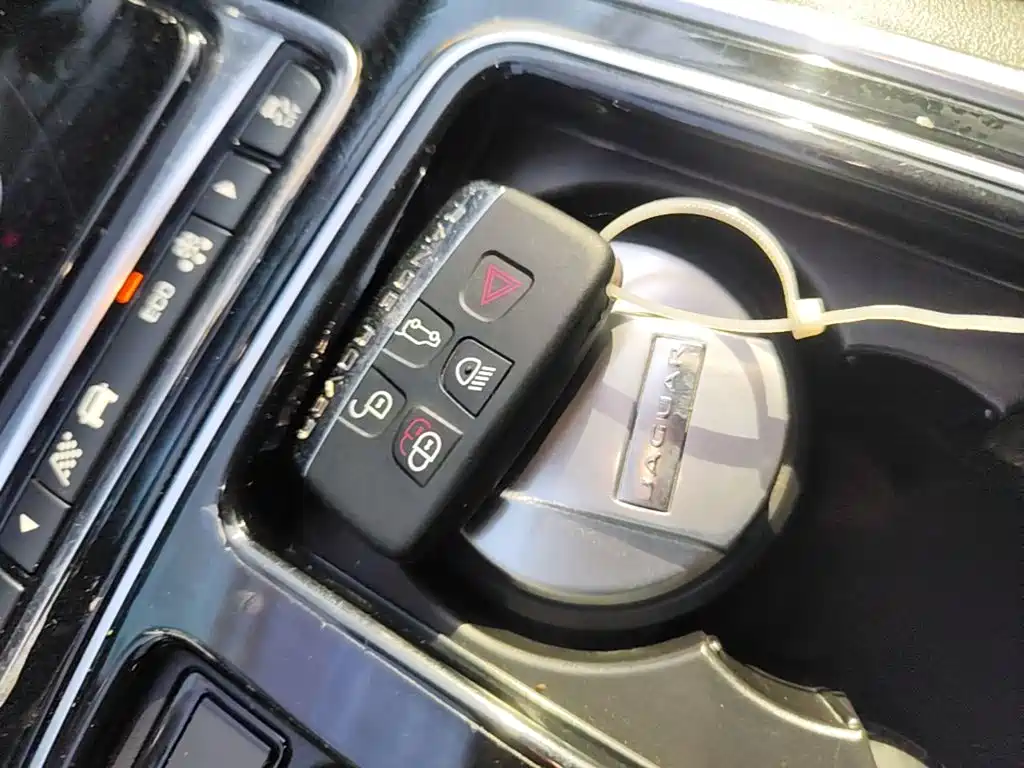 Jaguar XFL — миниатюра 9