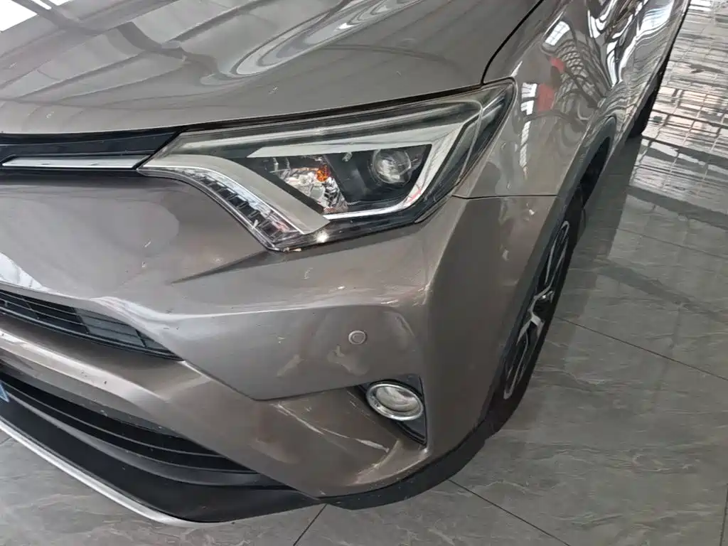 Toyota RAV4 — миниатюра 24