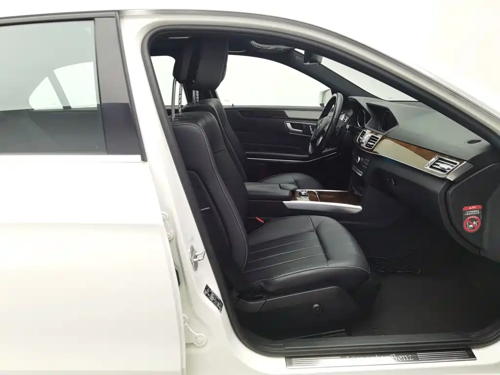 Mercedes-Benz E-Class — миниатюра 23