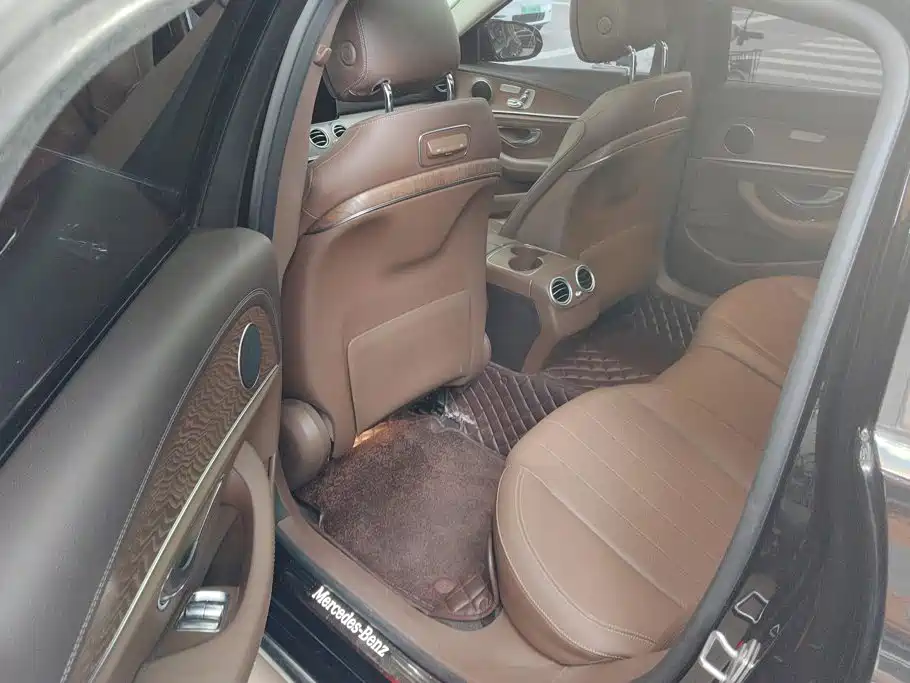 Mercedes-Benz E-Class — миниатюра 11