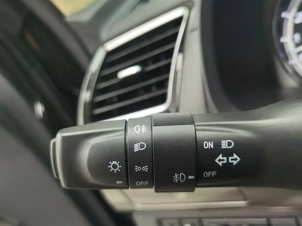 Isuzu MU-X — миниатюра 21