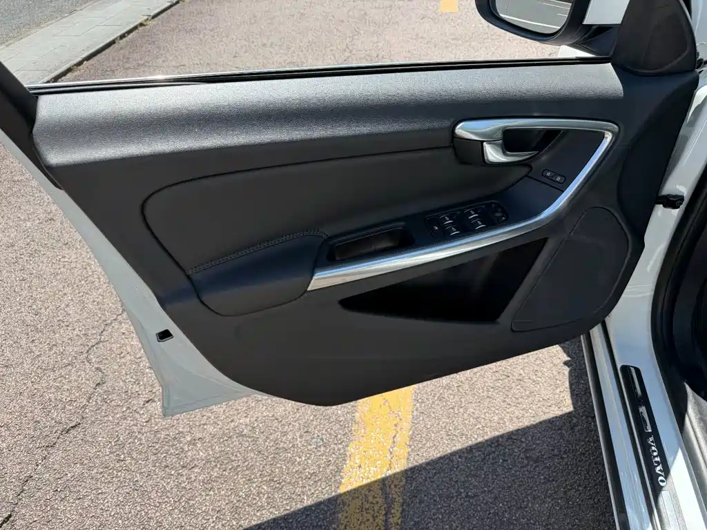 Volvo S60 — миниатюра 6