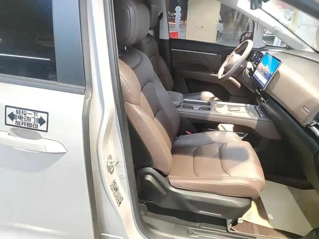 Wuling Xingguang 730 New Energy — миниатюра 25