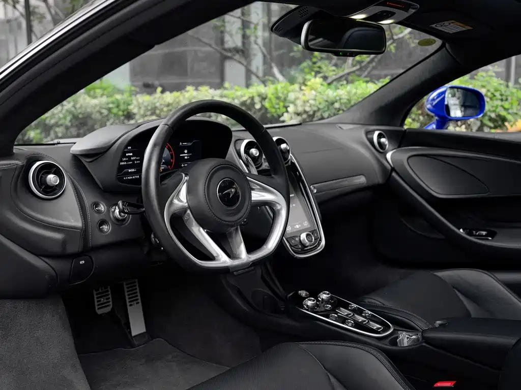 McLaren GT — миниатюра 12