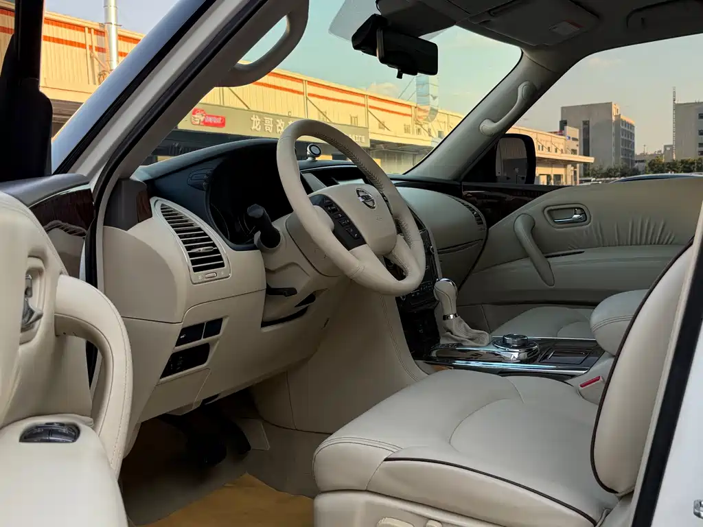 Nissan Patrol — миниатюра 7